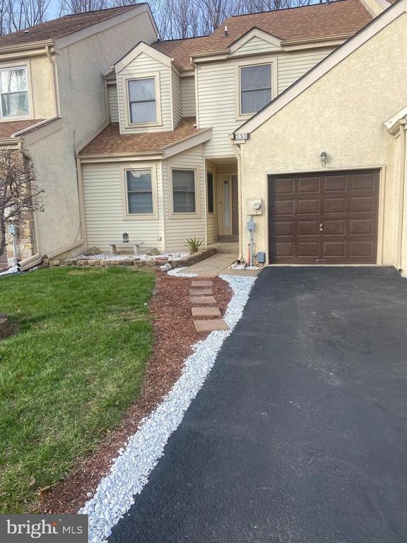252 SYCAMORE CIR, Upper Holland, PA 19053