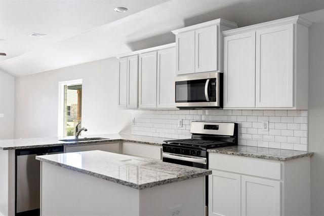 12800 Carrara Lane, Yukon, OK 73099