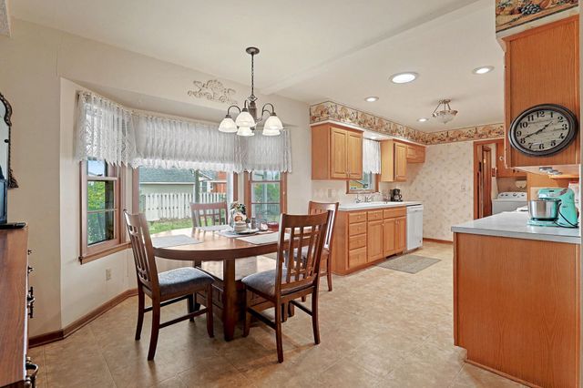 2216 W 18th St N, Wichita, KS 67203