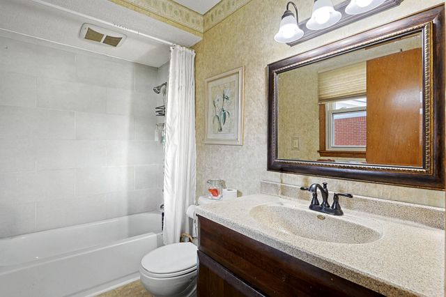 2216 W 18th St N, Wichita, KS 67203