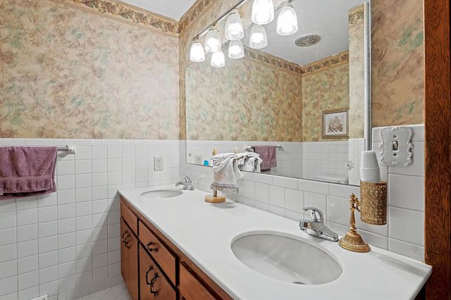 2216 W 18th St N, Wichita, KS 67203