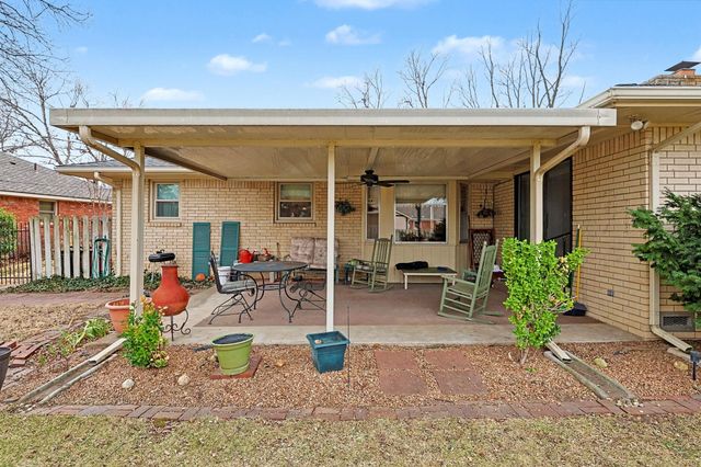 2216 W 18th St N, Wichita, KS 67203