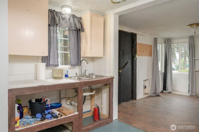 618 N 3rd Avenue, Kelso, WA 98626
