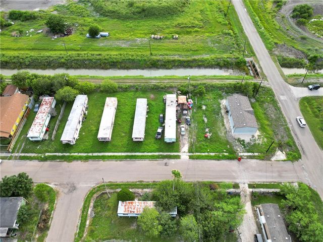 1308 John Wayne Dr, Robstown, TX 78380