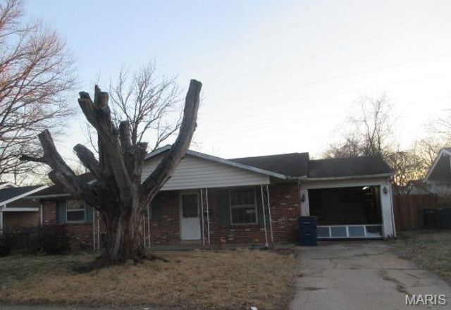 2216 Foggy Bottom Drive, Florissant, MO 63031