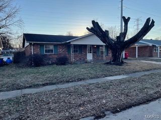 2216 Foggy Bottom Drive, Florissant, MO 63031