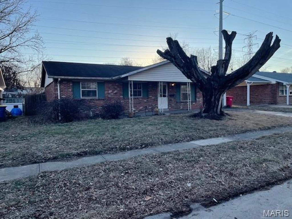 2216 Foggy Bottom Drive, Florissant, MO 63031