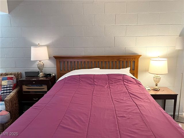 625 South Royal Crest Circle 2, Las Vegas, NV 89169