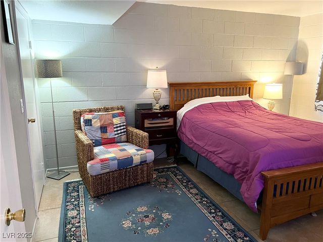 625 South Royal Crest Circle 2, Las Vegas, NV 89169