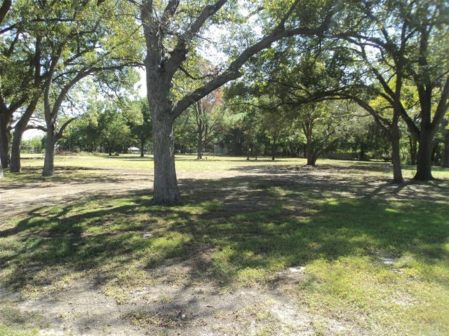 450 County Road 4225, Bonham, TX 75418