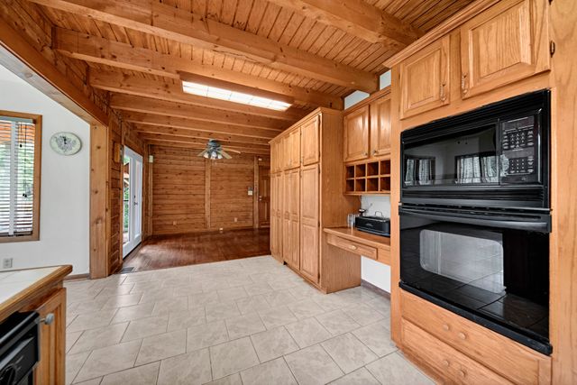 1201 Dickerson Bay Dr, Gallatin, TN 37066