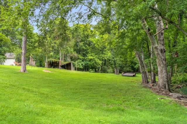 1201 Dickerson Bay Dr, Gallatin, TN 37066
