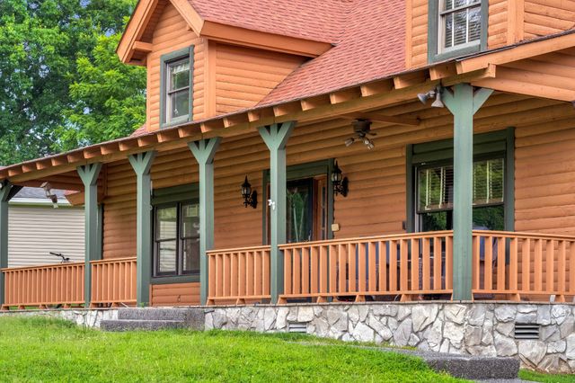1201 Dickerson Bay Dr, Gallatin, TN 37066