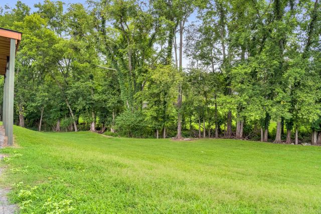 1201 Dickerson Bay Dr, Gallatin, TN 37066
