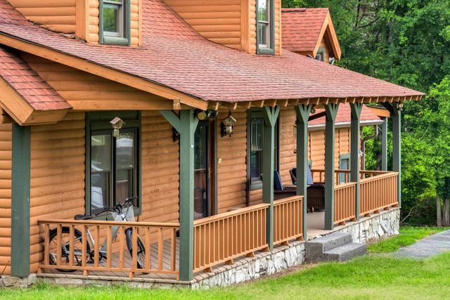 1201 Dickerson Bay Dr, Gallatin, TN 37066