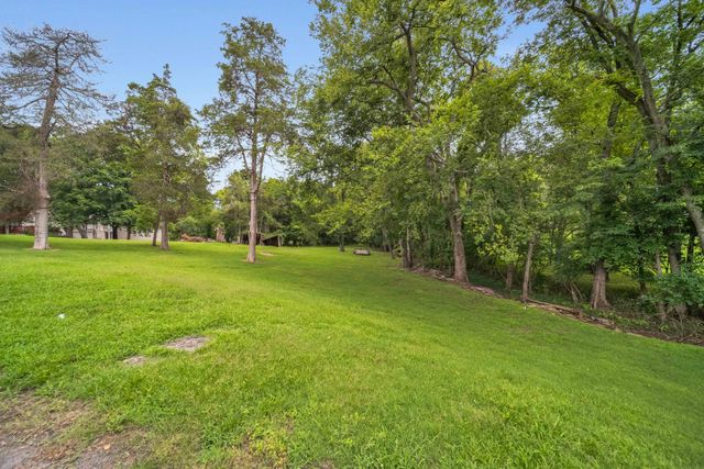1201 Dickerson Bay Dr, Gallatin, TN 37066