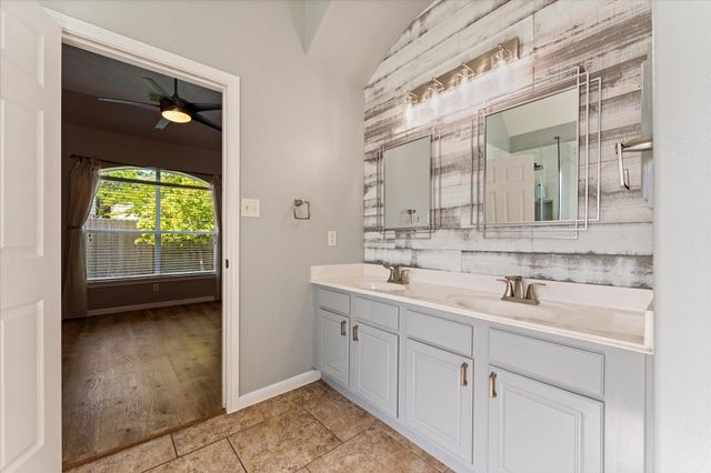 21861 Maidens Crossing Drive, Kingwood, TX 77339