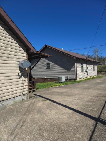 217 & 219 Elizabeth Drive 217 219 A-B, Hazard, KY 41701