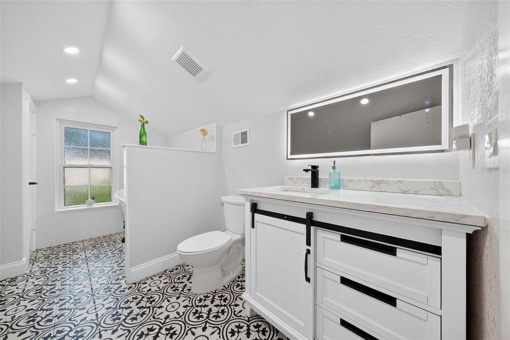 Image 18 of property listing at 1625 S EOLA DRIVE, Orlando, FL 32806