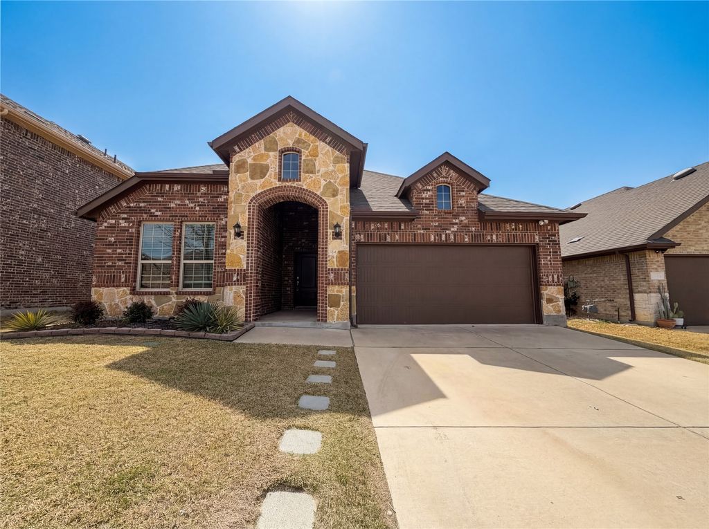 1013 Royal Lane, Celina, TX 75009