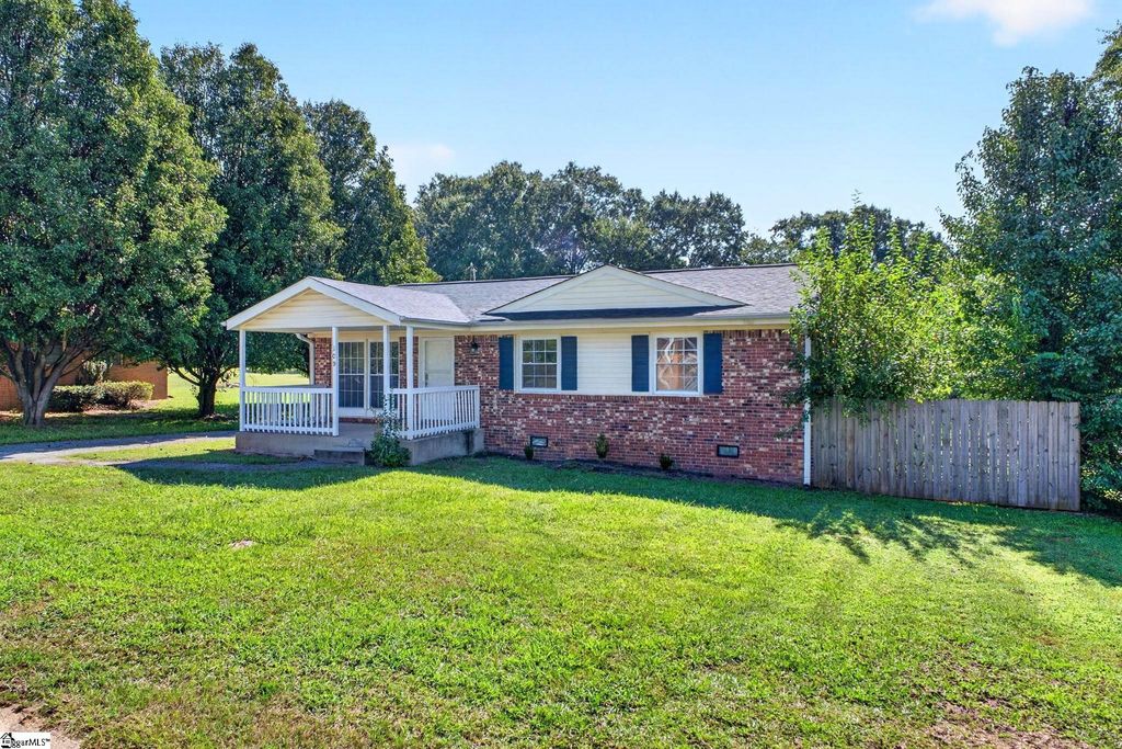 109 Old Farm Road, Moore, SC 29369