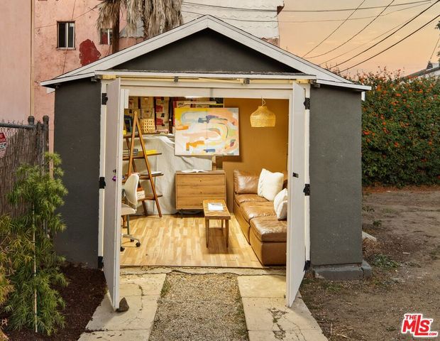 5408 7th Avenue, Los Angeles, CA 90043