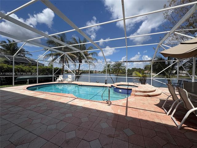 12513 NW 18th Mnr, Pembroke Pines, FL 33028