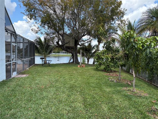 12513 NW 18th Mnr, Pembroke Pines, FL 33028