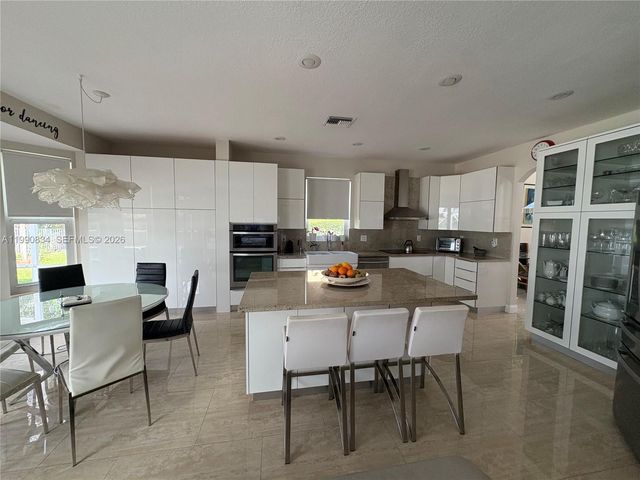 12513 NW 18th Mnr, Pembroke Pines, FL 33028