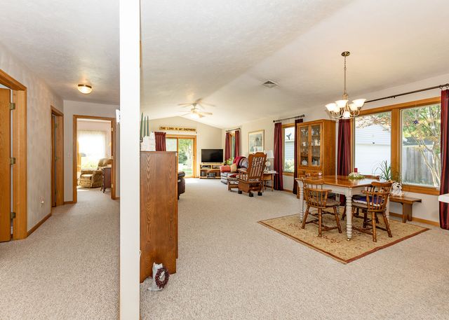518 N Russell Avenue, Geneseo, IL 61254