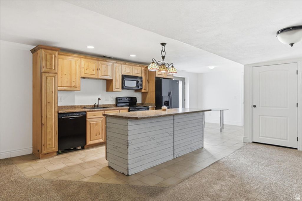 Image 39 of property listing at 3694 S 4975 W, West Haven, UT 84401