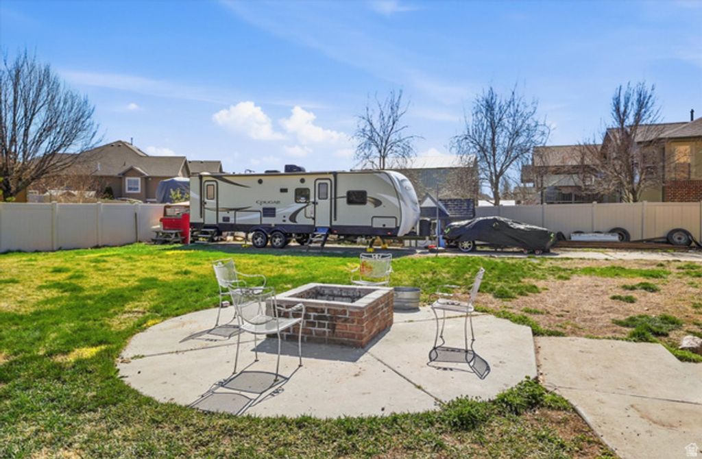 Image 61 of property listing at 3694 S 4975 W, West Haven, UT 84401