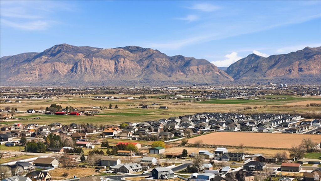 Image 76 of property listing at 3694 S 4975 W, West Haven, UT 84401