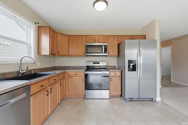 4028 Ravens Cove Run, Fort Wayne, IN 46818