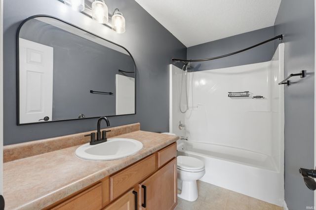 4028 Ravens Cove Run, Fort Wayne, IN 46818