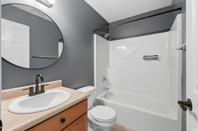 4028 Ravens Cove Run, Fort Wayne, IN 46818