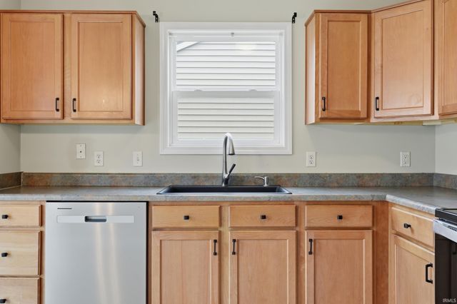 4028 Ravens Cove Run, Fort Wayne, IN 46818