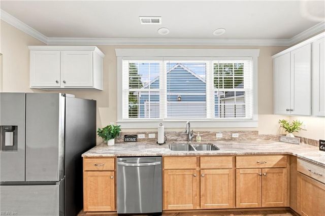 911 Bainbridge BLVD, Chesapeake, VA 23324
