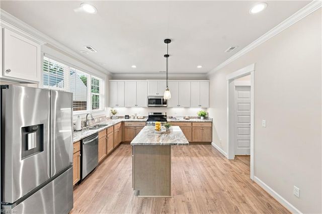 911 Bainbridge BLVD, Chesapeake, VA 23324