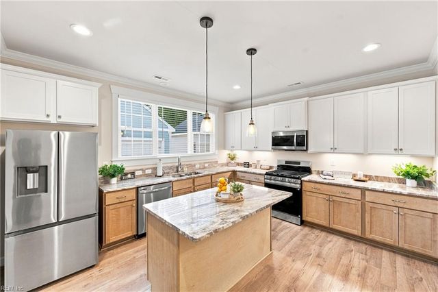 911 Bainbridge BLVD, Chesapeake, VA 23324