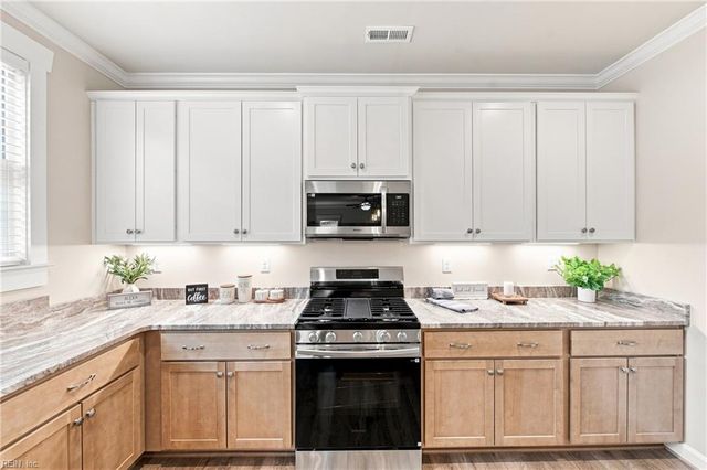 911 Bainbridge BLVD, Chesapeake, VA 23324
