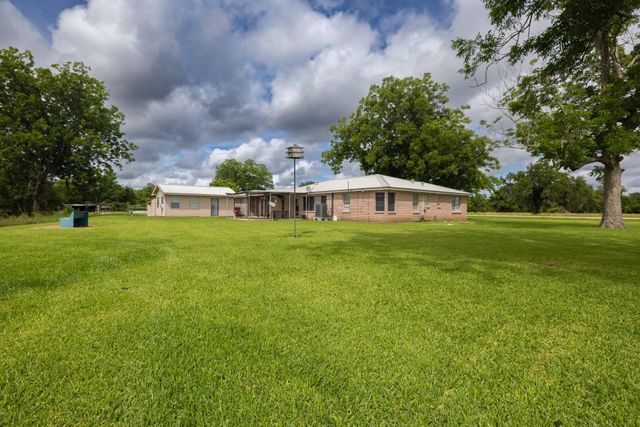 182 County Road 152, Bay City, TX 77414