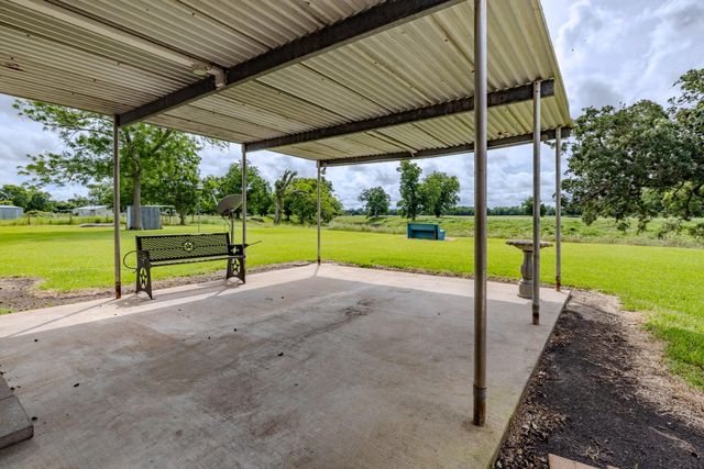 182 County Road 152, Bay City, TX 77414