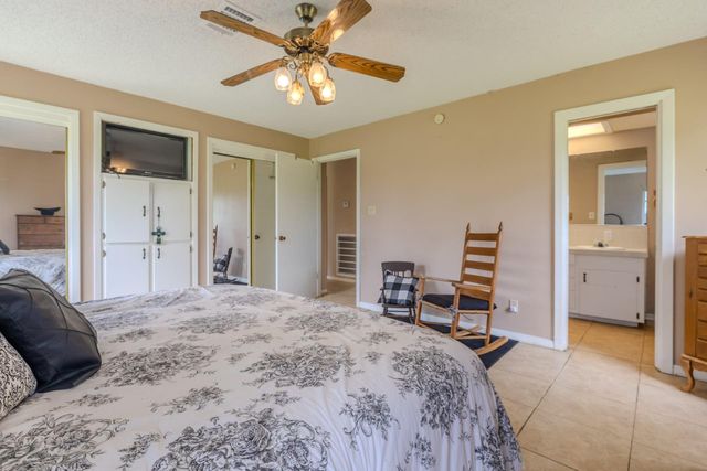 182 County Road 152, Bay City, TX 77414