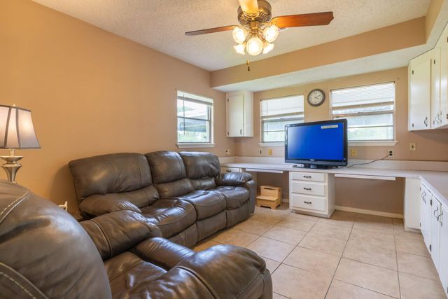 182 County Road 152, Bay City, TX 77414