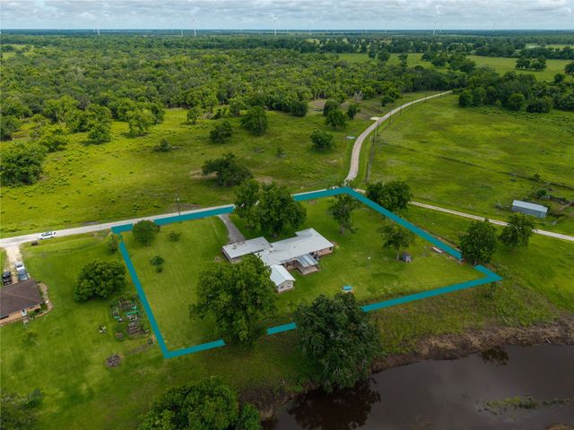 182 County Road 152, Bay City, TX 77414