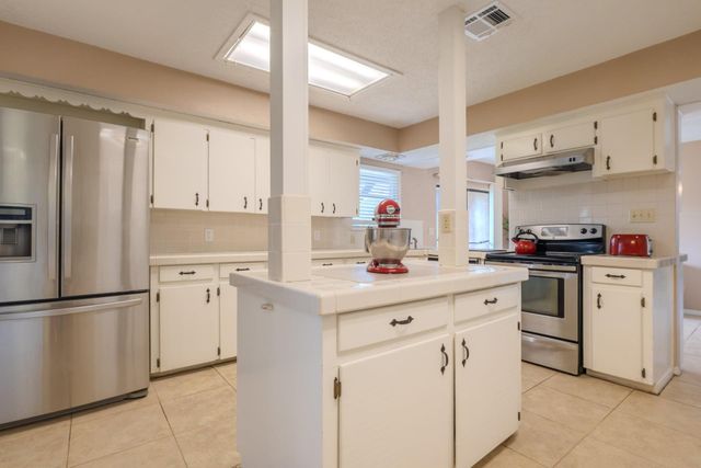 182 County Road 152, Bay City, TX 77414