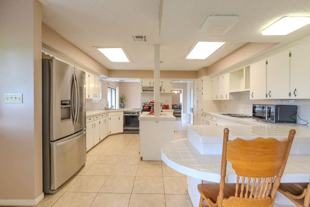 182 County Road 152, Bay City, TX 77414