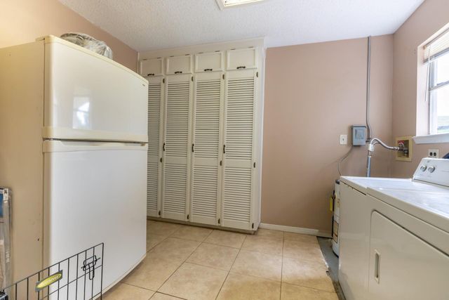 182 County Road 152, Bay City, TX 77414