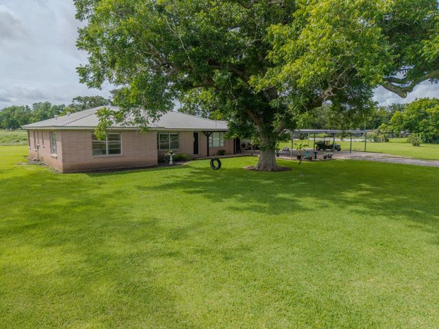 182 County Road 152, Bay City, TX 77414